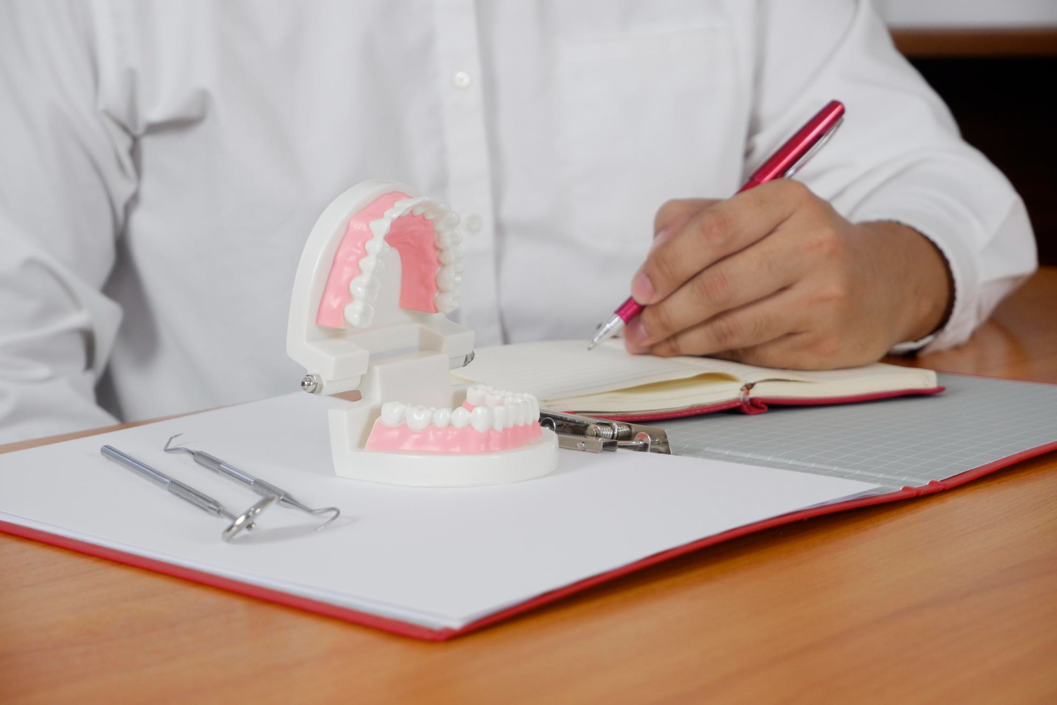 Como é a confecção da prótese protocolo?